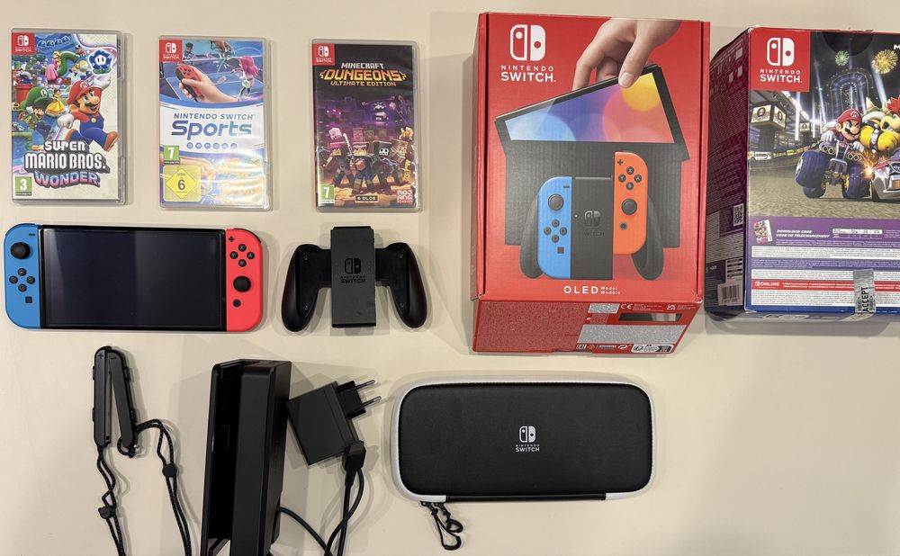 Nintendo Switch OLED + 3 jocuri + carcasă (pachet complet)