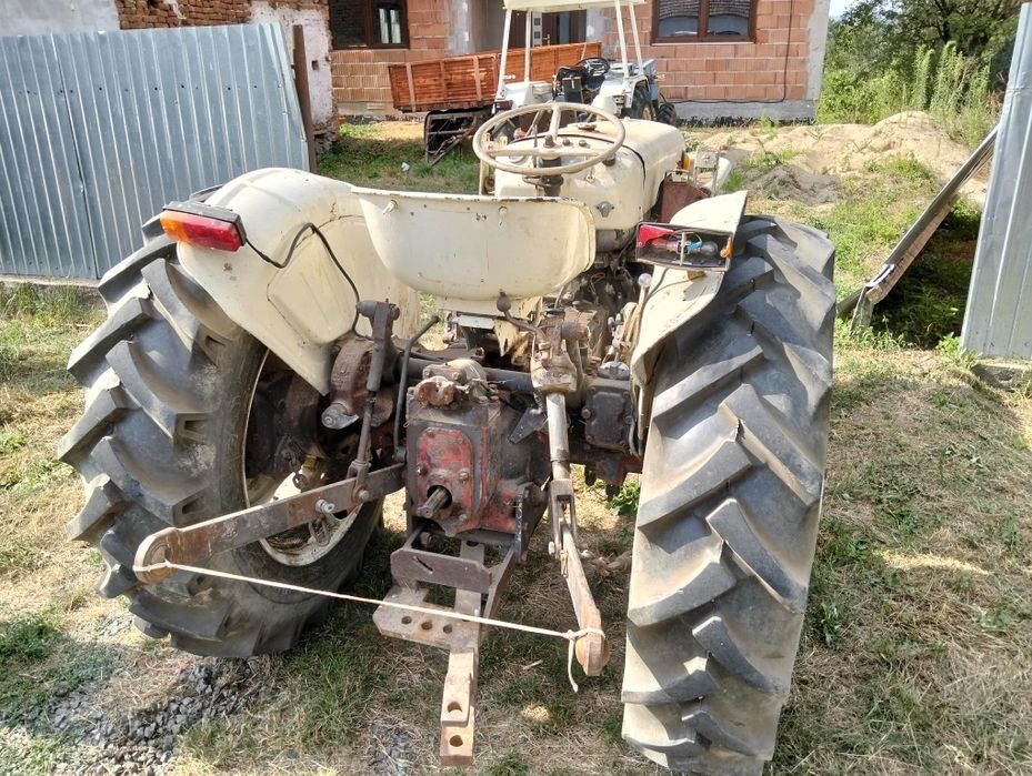 Vând tractoare John Deere 3040 , David Brown, Fiat 850