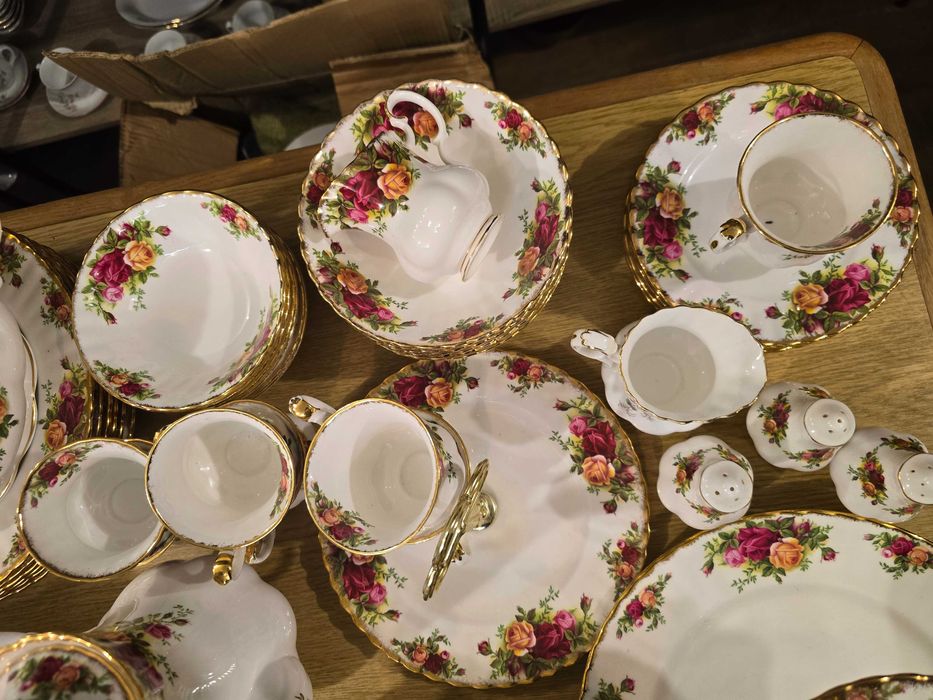 140 части !Royal Albert – Old Country Roses!
140 части  24K позлата !