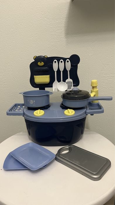 Игровая кухня с посудой