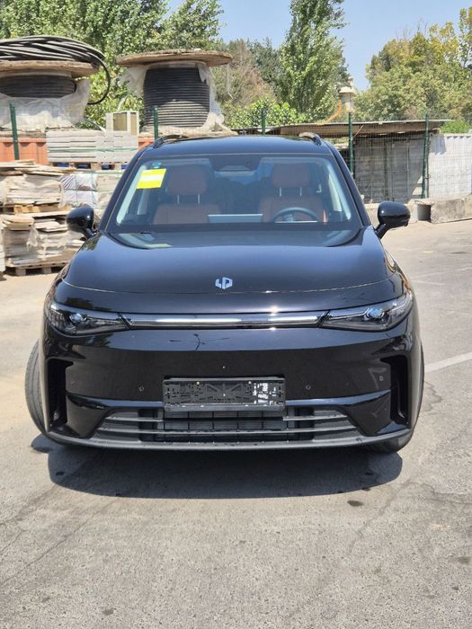 Leapmotor c16 2 pozitsiya 2025 hybrid