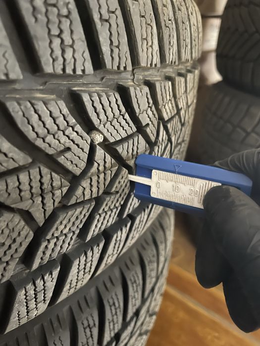 Зимни гуми 215/60/16 с оригинални стоманени джанти