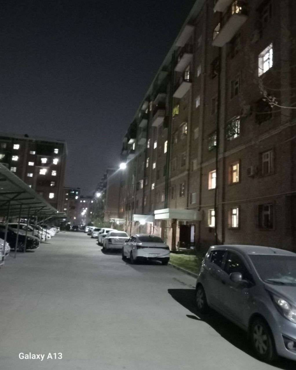 Срочна Сергеле 8худуд пул зарур сотиляпди 3хона 4-етаж Навастройка дом