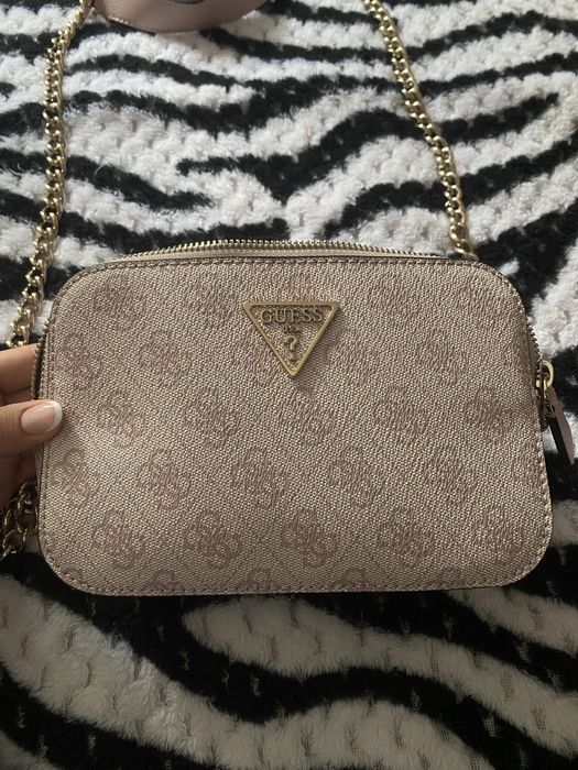 Дамска чантичка Guess