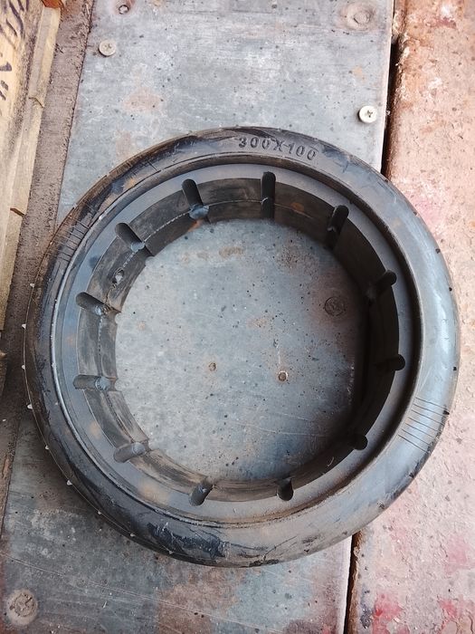 Бандаж на колесо подборщика