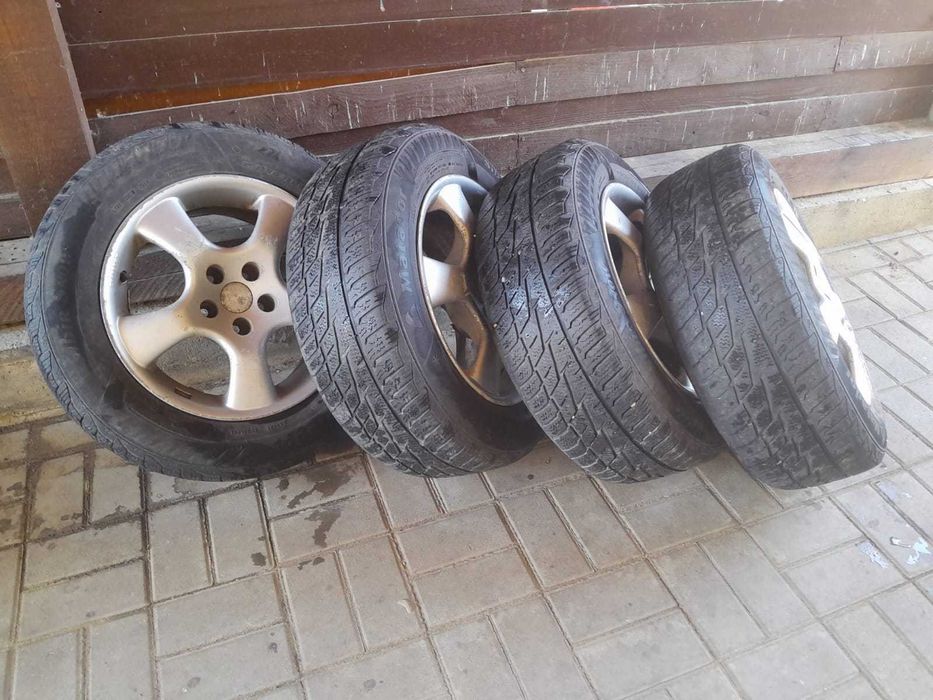 Vand 4 jante cu cauciucuri de iarna