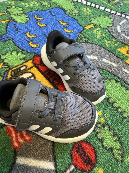 Incaltaminte sport Adidas marimea 23