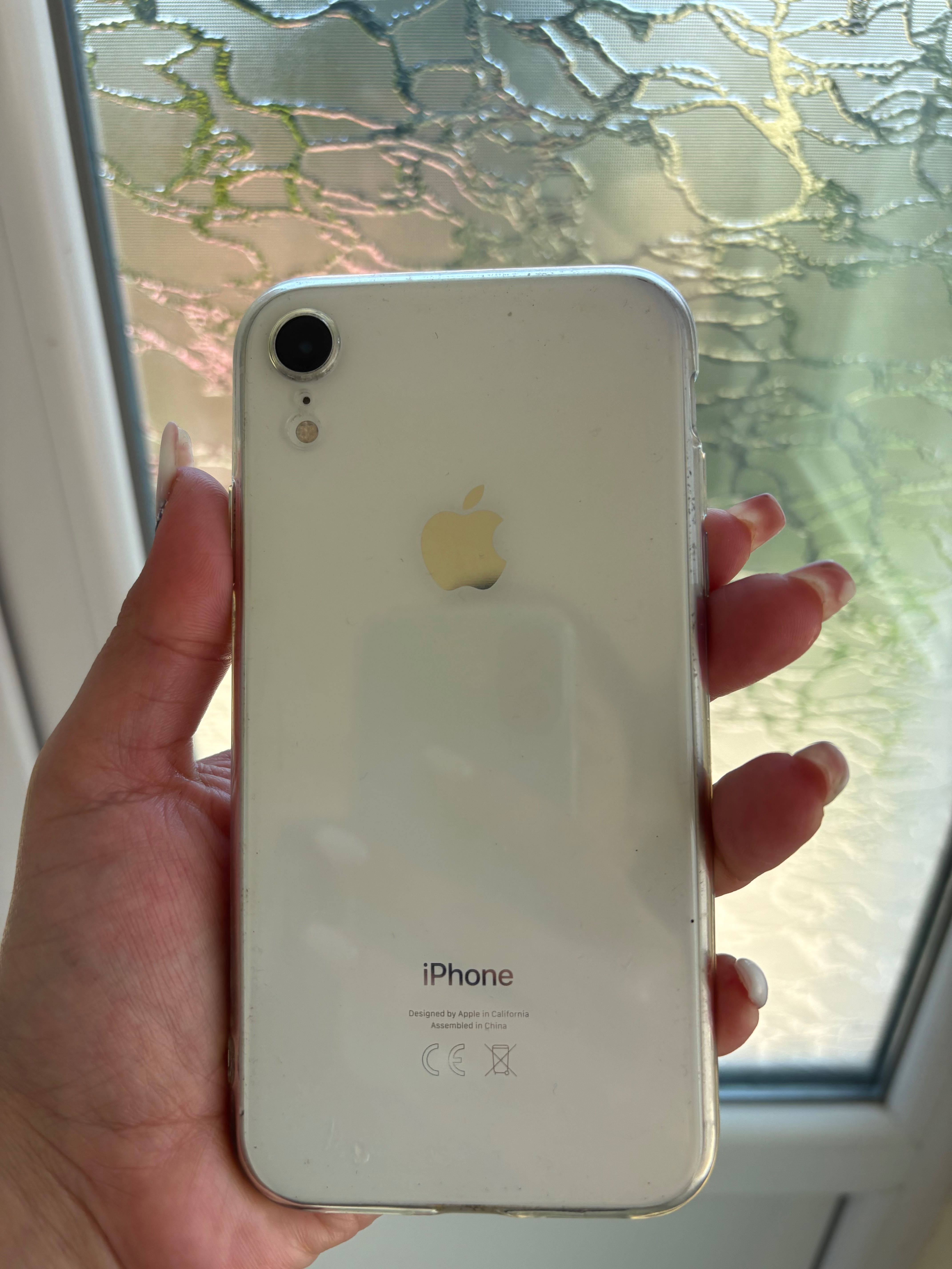 Apple iphone XR,64GB ,бял