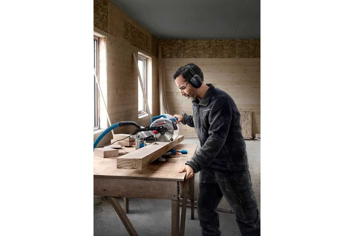 Сетевая торцовочная пила BOSCH GCM 216