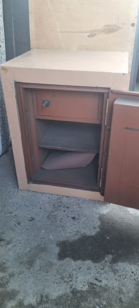 Срочно продам песочный сейф