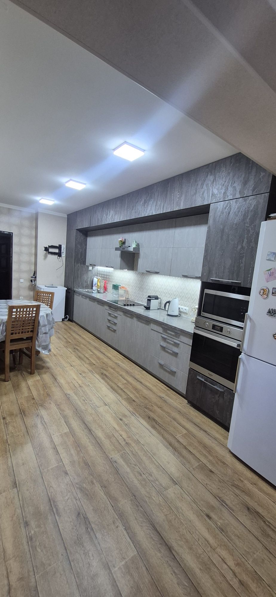Продам 3-х комнатную квартиру с ремонтом