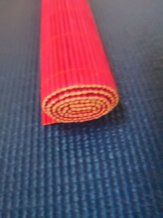 Бамбукова подложка за хранене и свиване на перфектно суши