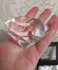 Diamant din sticla dimensiuni uriase - Recuzita sau colectie