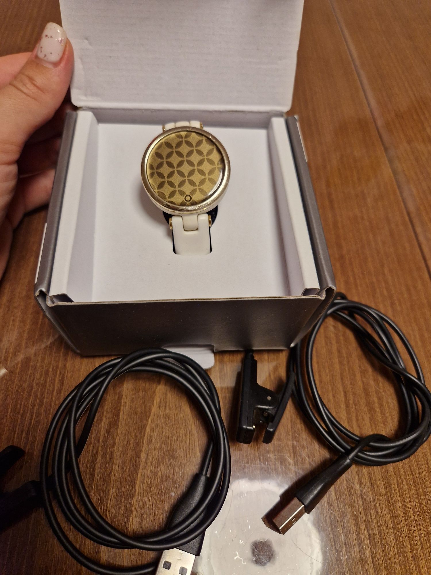Смарт часовник Garmin Lily sport