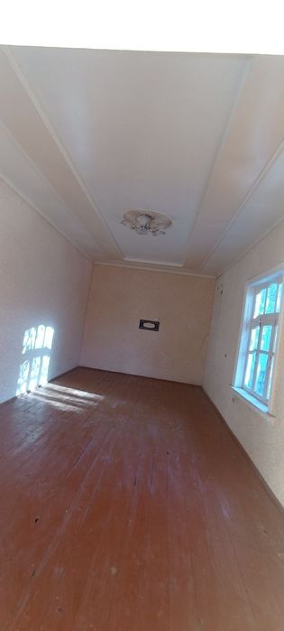 Buxoro viloyati Qorako'l tumani sentrda joylashgan uy sotiladi