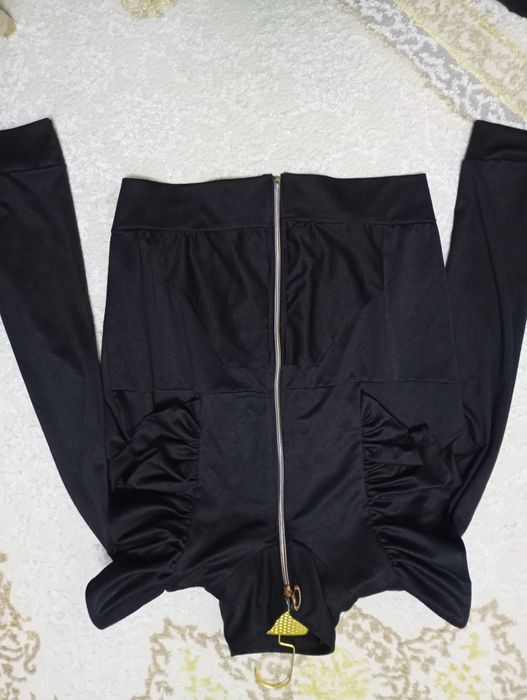 Чёрная кофточка на замке