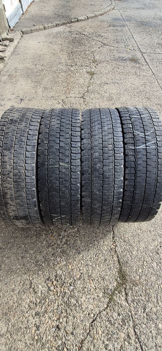 12 anvelope iarna Bridgestone 295/80/22,5.Pretul este pe bucata