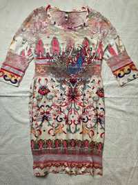 Rochie multicoloră cu dantelă și strasuri