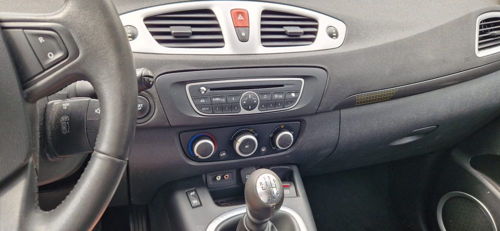 Vand/dezmembrez renault grand scenic