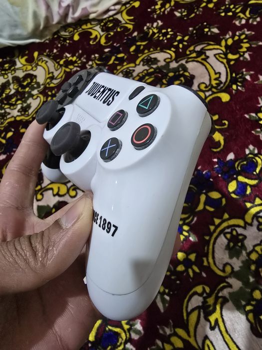 PS4 jostik 1dona sotiladi