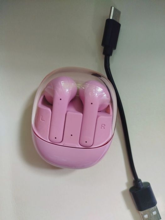 Căști wireless Bluetooth cu carcasă și cablu de reîncărcare