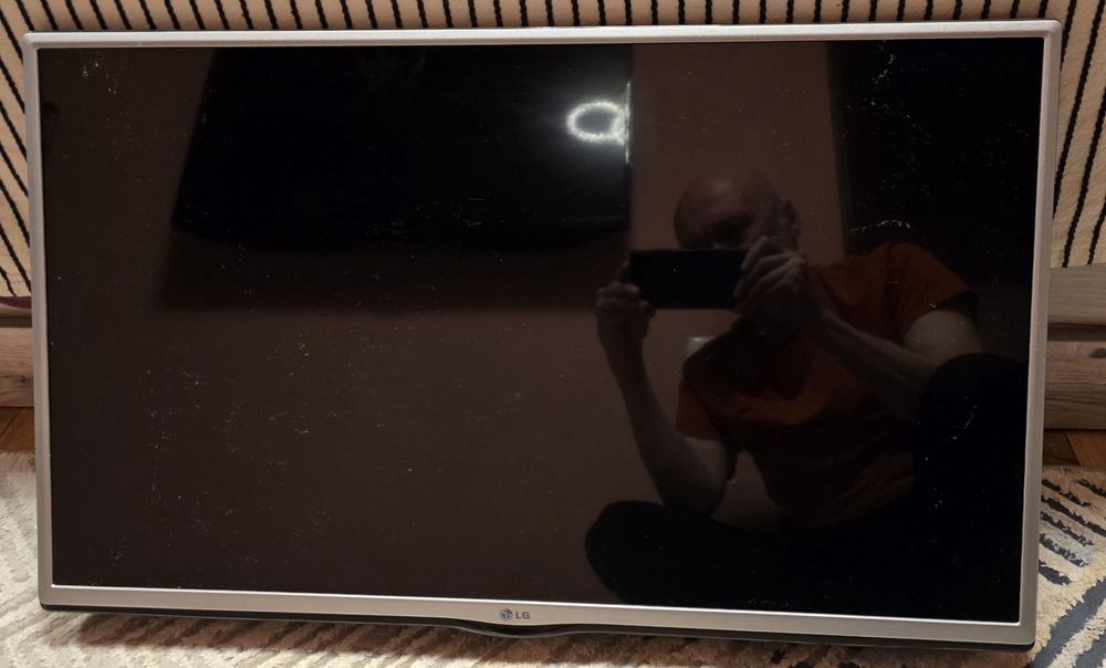 Телевизор сотилади,  холати яхши,  аккуратный ишлатилган. Уста курмага