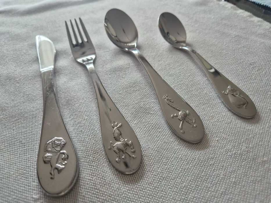 Детски прибори за хранене