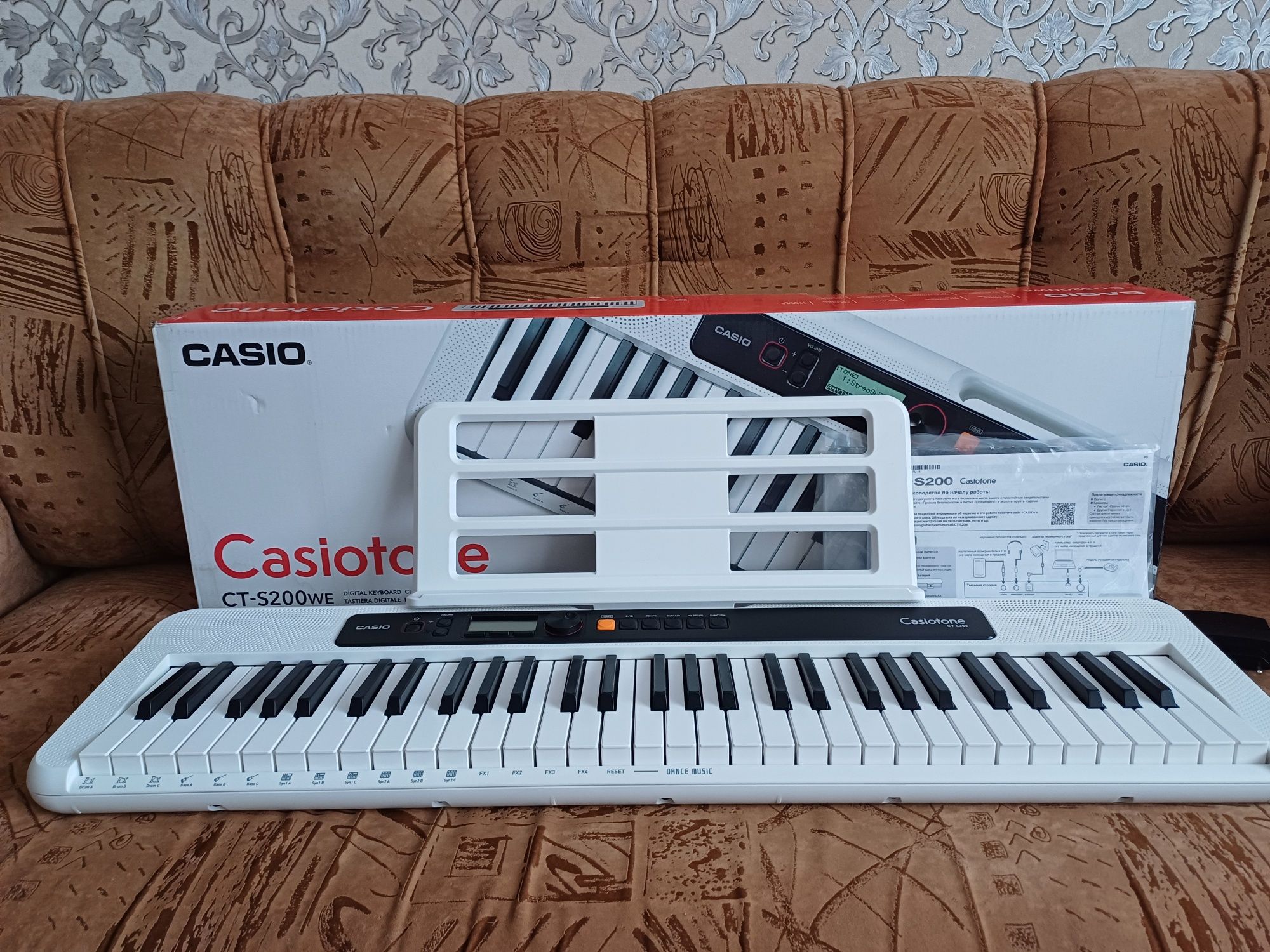 Синтезатор Casiotone CT-S200we