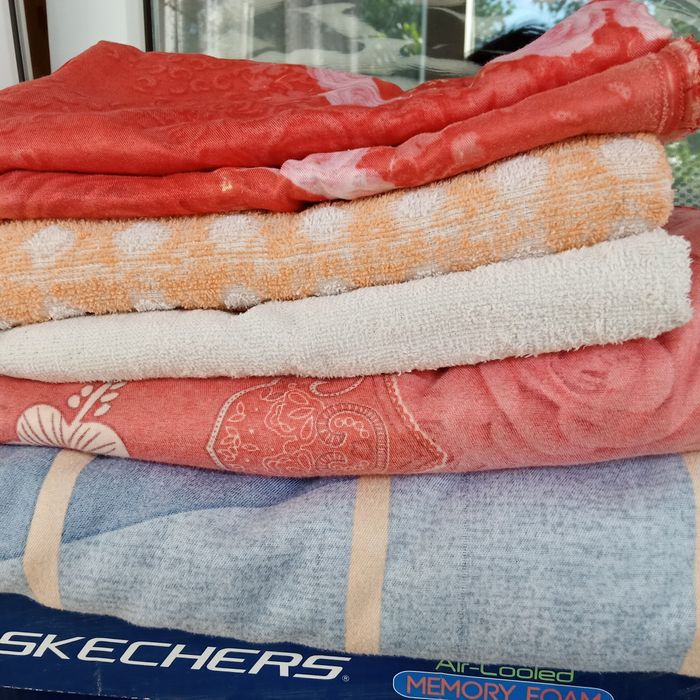 Осталось 2  полотенца,4 навлочки