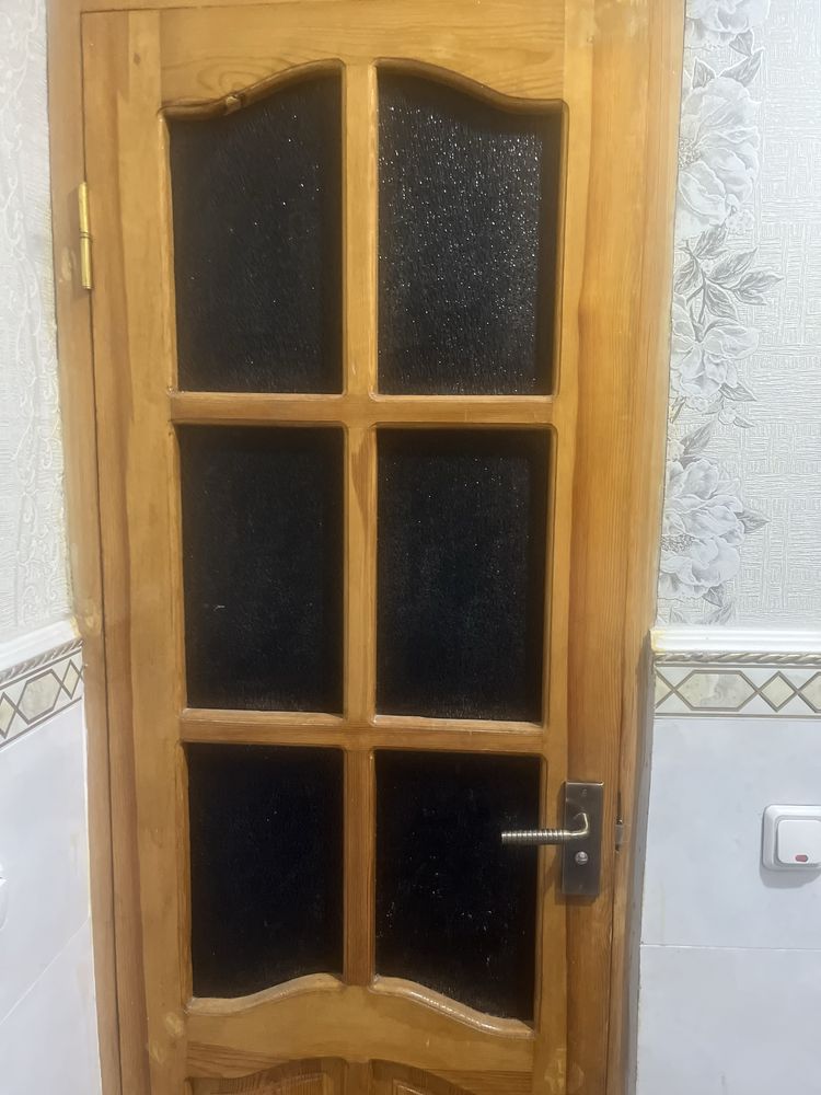 Двери межкомнатнве из дерева
