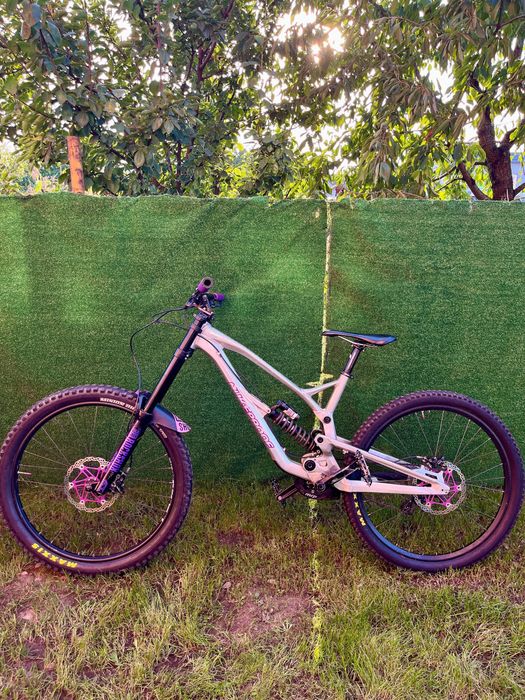 Bicicleta Downhill Nukeproof Pulse 2017