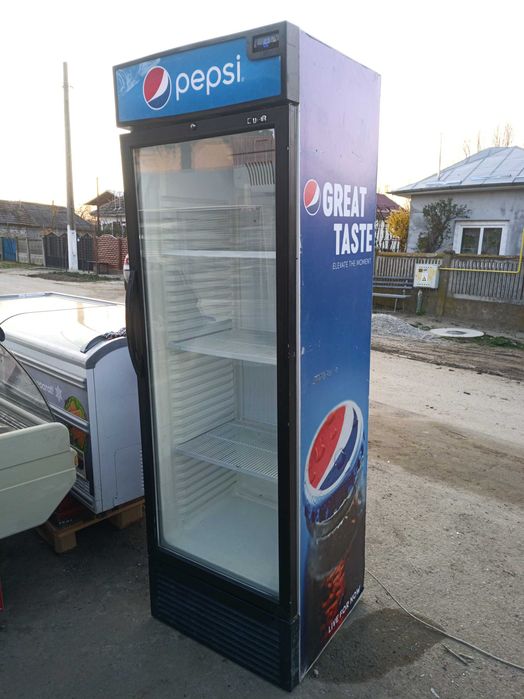 Vitrina verticala de ultimă generație,volum mare,led