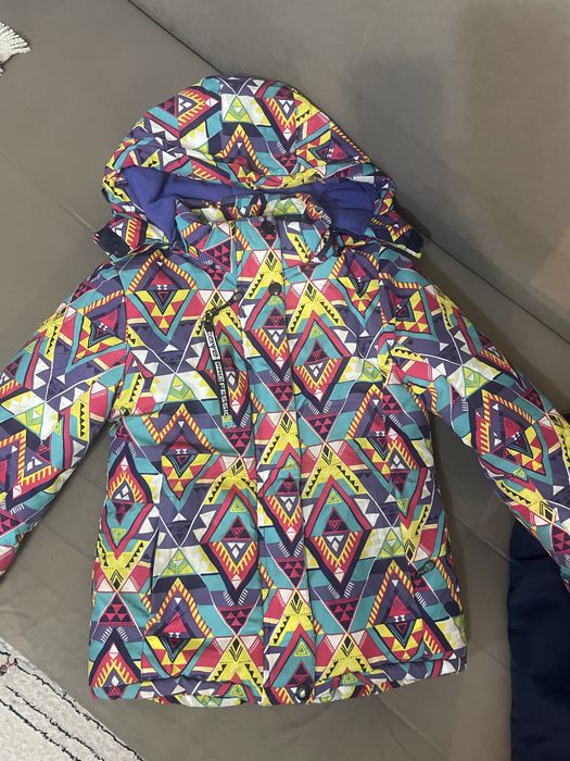 Продам зимний комбинезон на девочку 7-8 лет