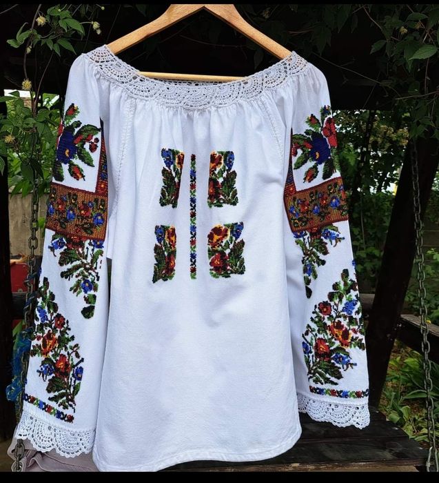 Cămăși populare (ie) cu mărgele