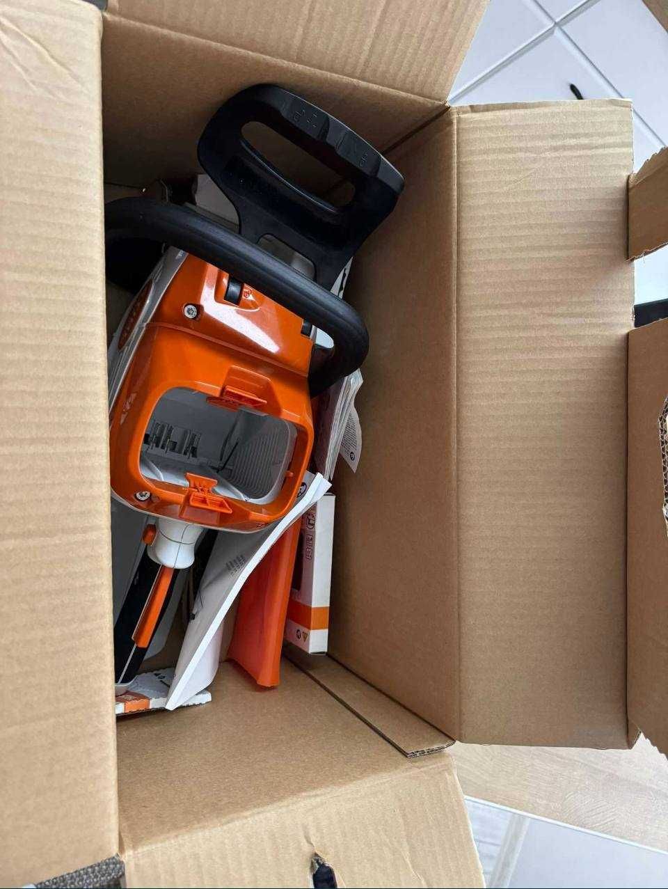 STIHL MSA 200 C-B,Акумулаторна резачка, зарядно, 2 батерии. Чисто нови