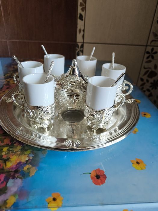 Set 6 Cani Din Portelan Cu Tava, Lingurite Si Zaharnita Argintata