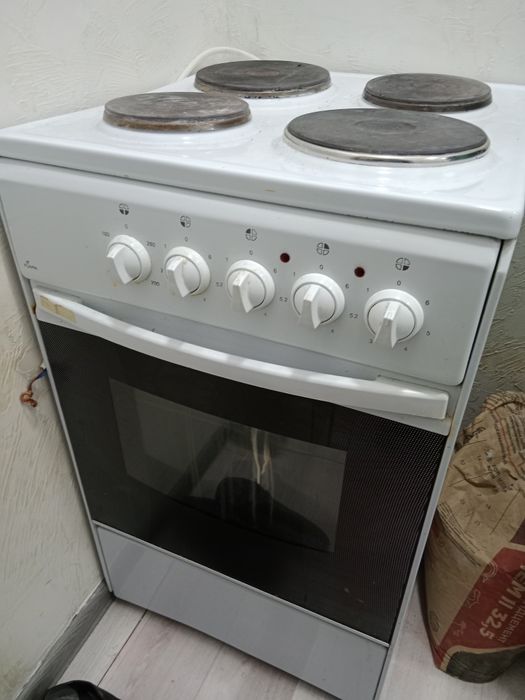 Продам эл печь в хорошем состояний