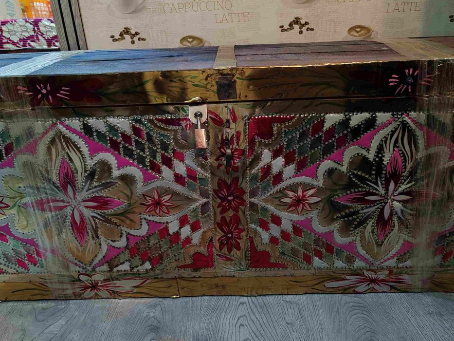 Сандук новый красивый