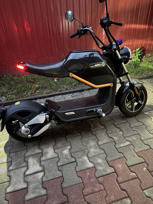Scuter electric miku max