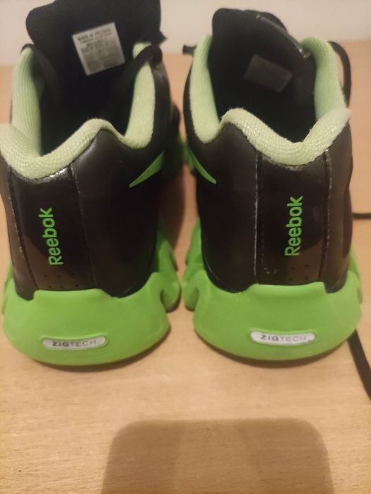 Adidași marca reebok