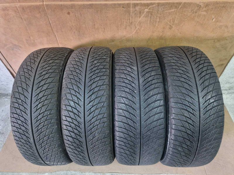 4 Michelin R17 235/60
зимни гуми 
DOT3319