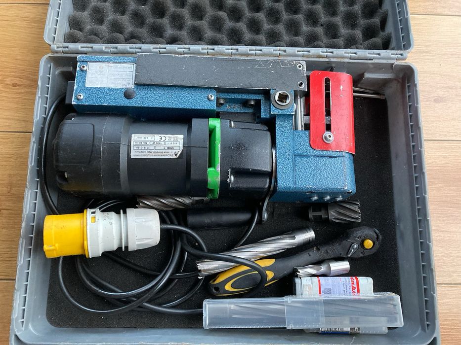 Masina de gaurit cu talpa magnetica