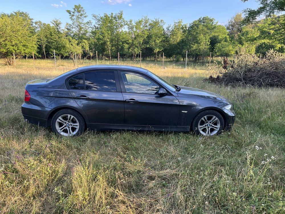 Dezmembrez BMW  E90 177 cp (cititi anunțul )