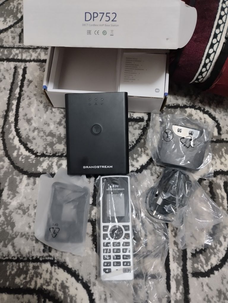 Трубка и базавая станция DP752