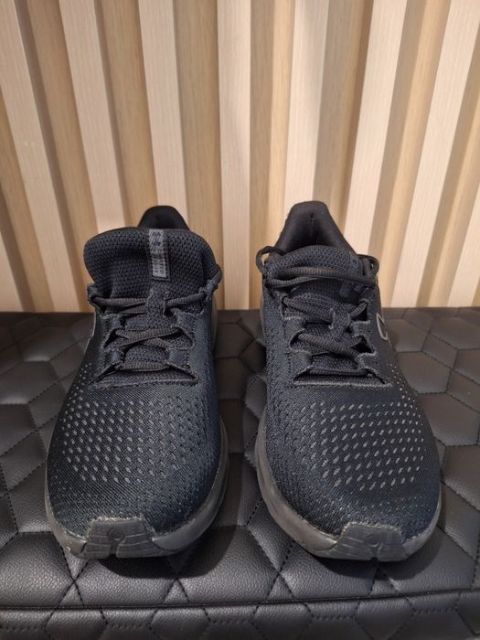 Adidasi Under Armour marimea 40 ,Noi !