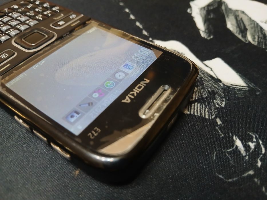 Assalom alekum telefon sotiladi Original Nokia E72