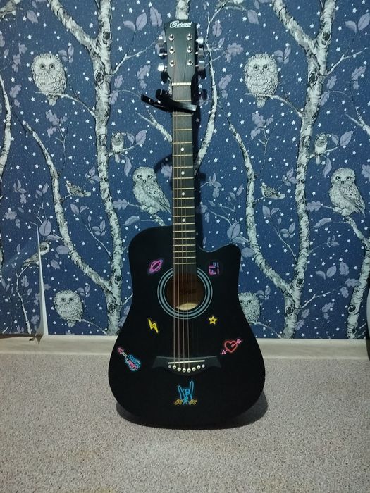 Гитара акустическая фирма: Belucci.  В комплект входит каподастр.