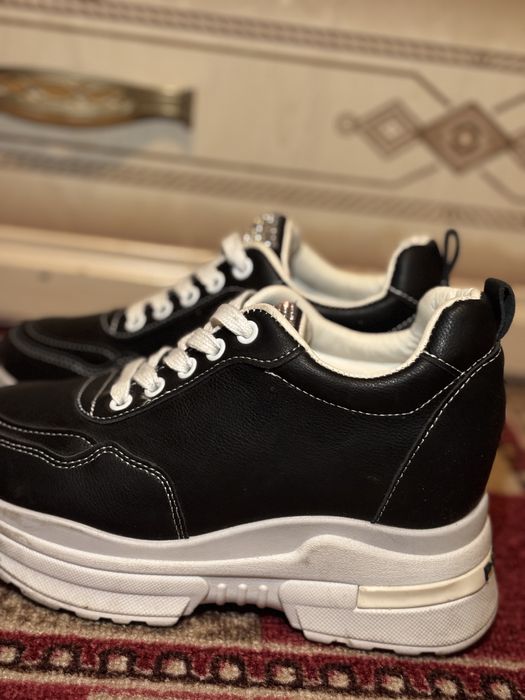 Кроссовки осенние