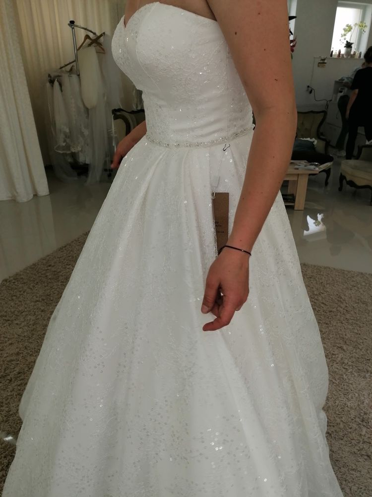 Vand rochie de mireasa