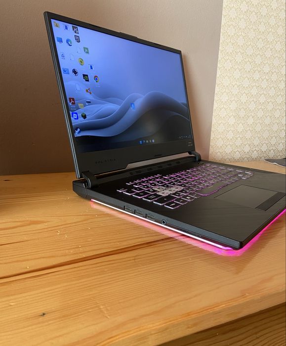 Продавам геймърски лаптоп Asus ROG Strix G512L_GS12LI
